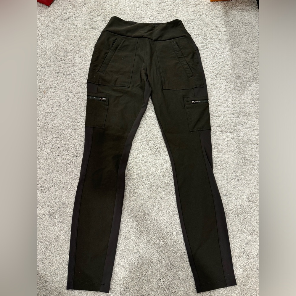 Athleta hybrid cargo pants leggings. Dark green